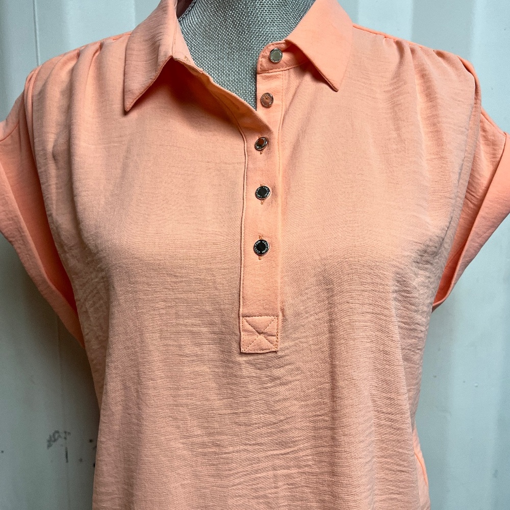 Calvin Klein Ladies Peach Color Short Sleeved Top Size Small (New With Tags)